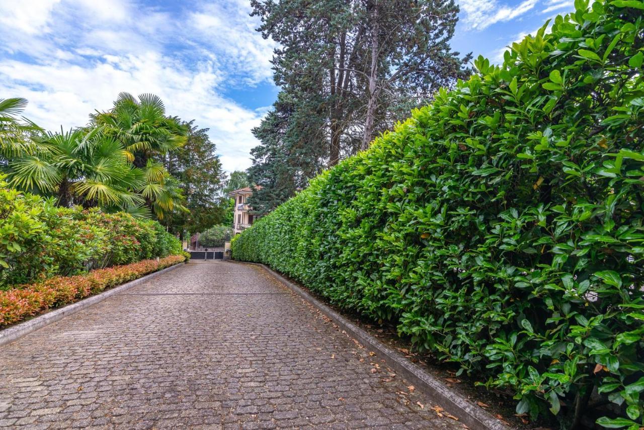 La Dependance Immersa Nel Parco Della Villa Isabella Stresa Exterior foto