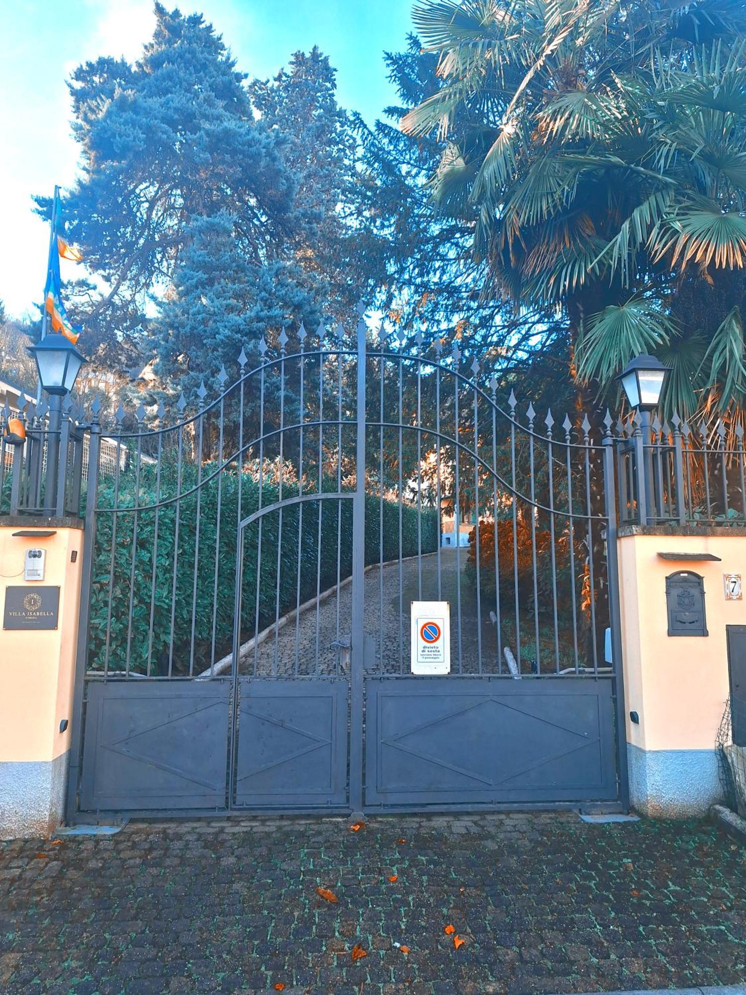 La Dependance Immersa Nel Parco Della Villa Isabella Stresa Exterior foto